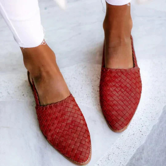 Women's Artisan Flat Sandals with Buckle for Casual Days