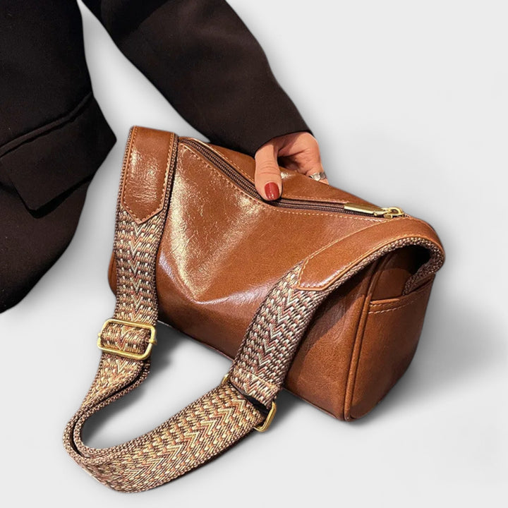Women's Crossbody Bag with Vintage Charm for Everyday Use