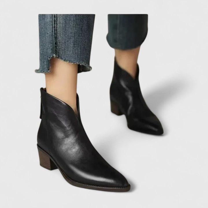 Women's Elegant Boots with Timeless Silhouette for Work