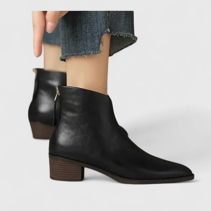 Women's Elegant Boots with Timeless Silhouette for Work
