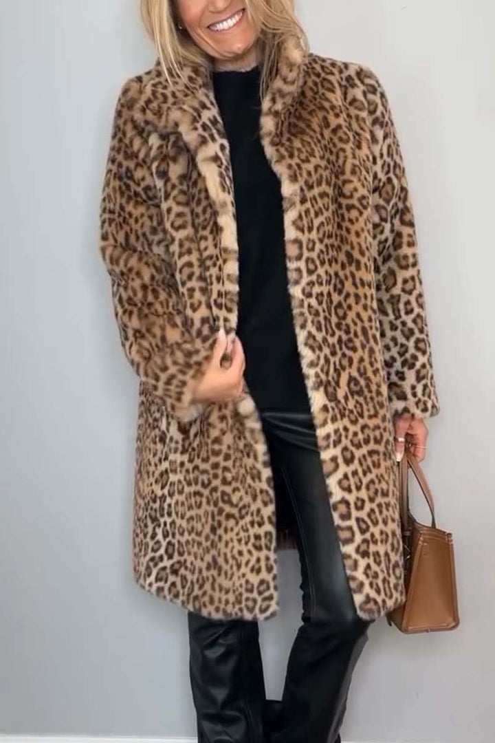 Women's Leopard Winter Coat with Bold Print for City Outings