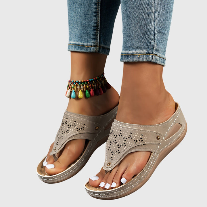 Women's Sandals with Beaded Anklet for Summer Outings